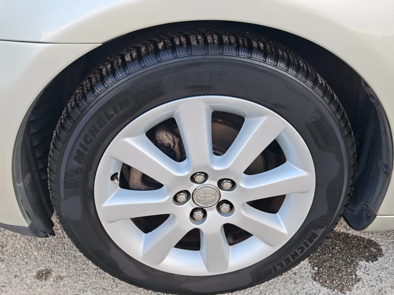 Toyota Avensis 1.8VVT-i, снимка 14 - Автомобили и джипове - 51462518