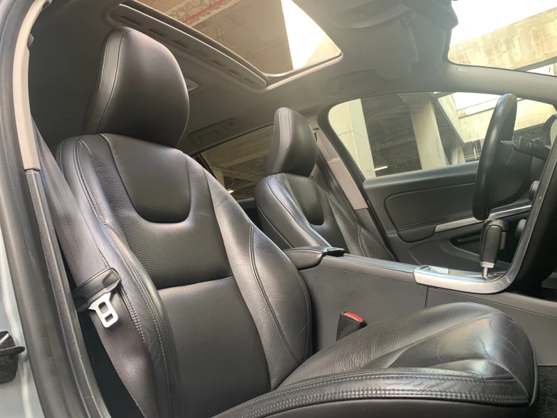 Volvo V60 2.4* D5* AWD* SUMMUM* ПЪЛНА СЕР.ИСТОРИЯ VOLVO, снимка 8 - Автомобили и джипове - 51703084