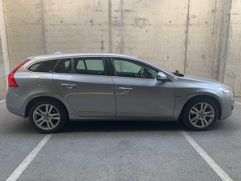 Volvo V60 2.4* D5* AWD* SUMMUM* ПЪЛНА СЕР.ИСТОРИЯ VOLVO, снимка 6 - Автомобили и джипове - 51703084