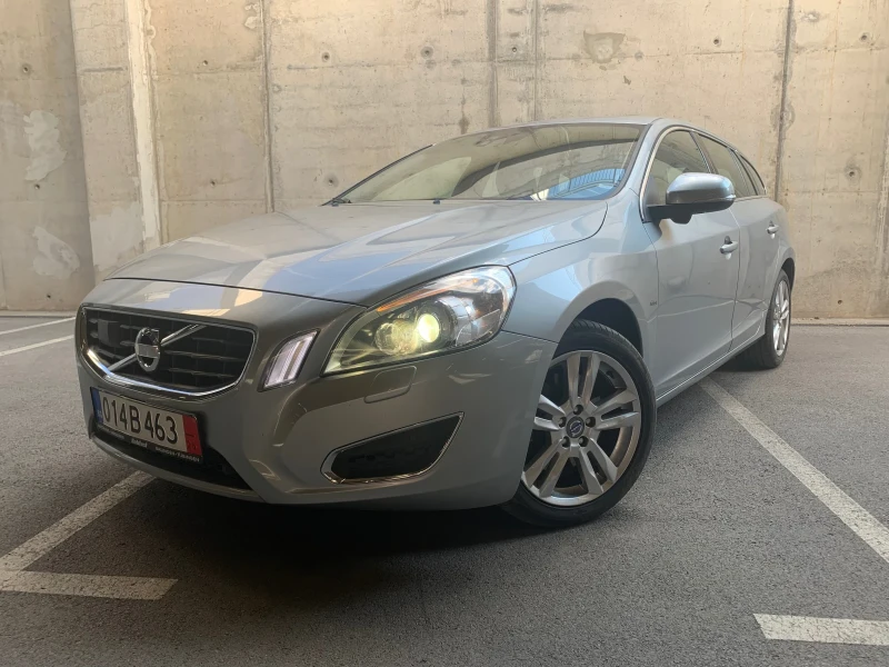 Volvo V60 2.4* D5* AWD* SUMMUM* ПЪЛНА СЕР.ИСТОРИЯ VOLVO, снимка 3 - Автомобили и джипове - 51703084