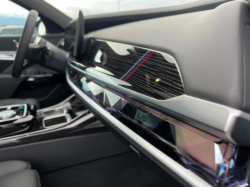 BMW i7 X-Drive 60, снимка 17 - Автомобили и джипове - 52480809