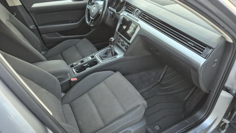 VW Passat Обслужен, снимка 13 - Автомобили и джипове - 52890130