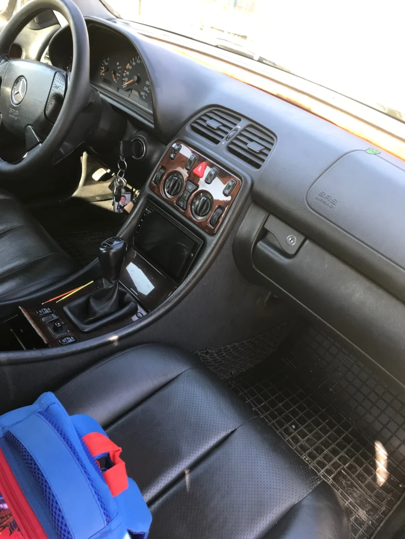 Mercedes-Benz CLK 200, снимка 12 - Автомобили и джипове - 53013844