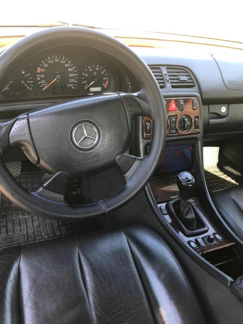 Mercedes-Benz CLK 200, снимка 14 - Автомобили и джипове - 53013844