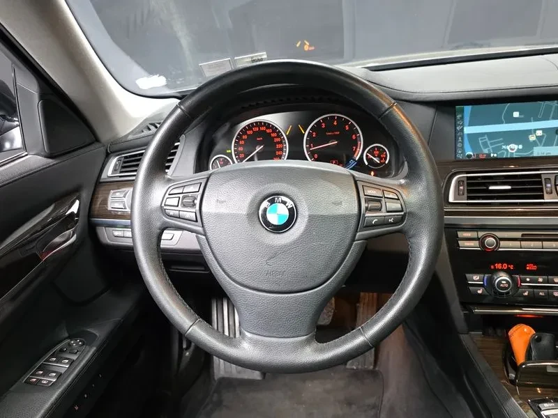BMW 730, снимка 13 - Автомобили и джипове - 54600937