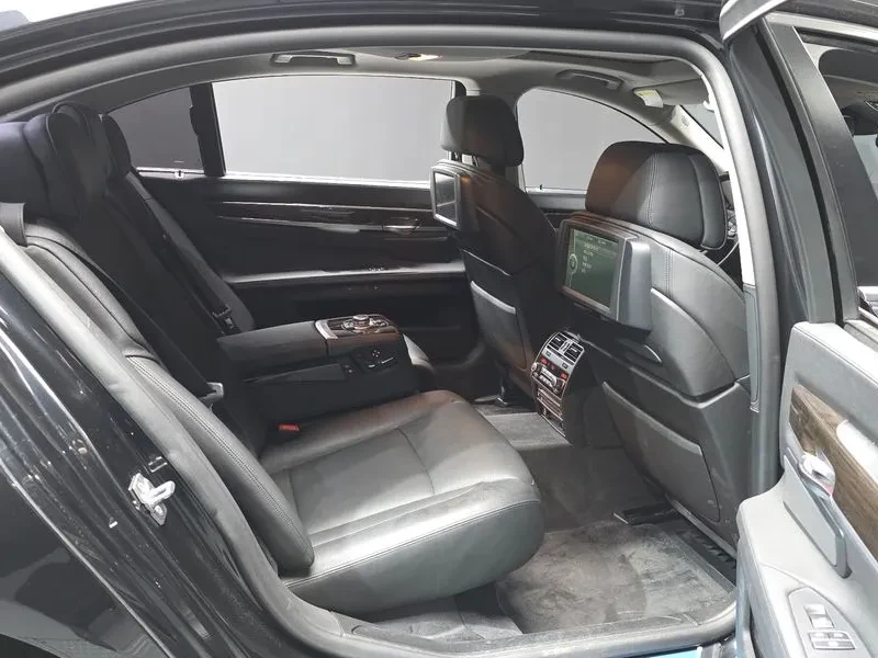 BMW 730, снимка 11 - Автомобили и джипове - 54600937