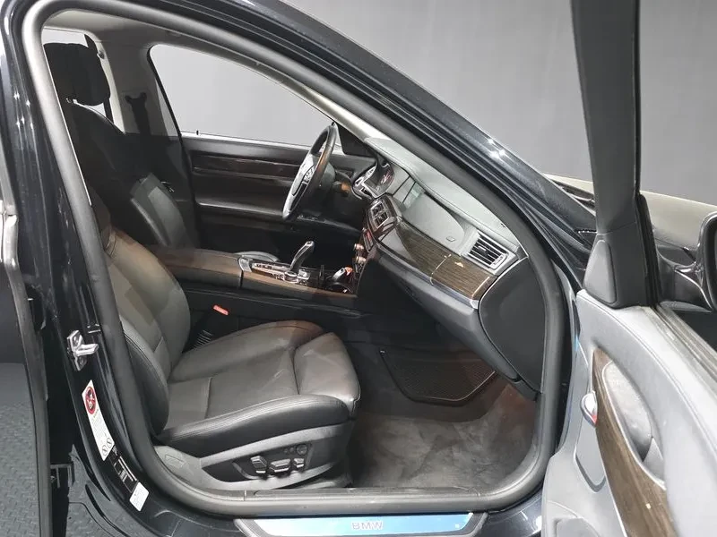 BMW 730, снимка 12 - Автомобили и джипове - 54600937