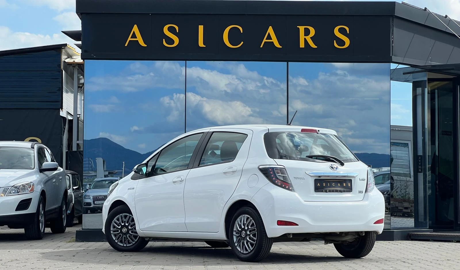 Toyota Yaris / 1.5 HYBRID / EURO 5 / TOP /  - изображение 3
