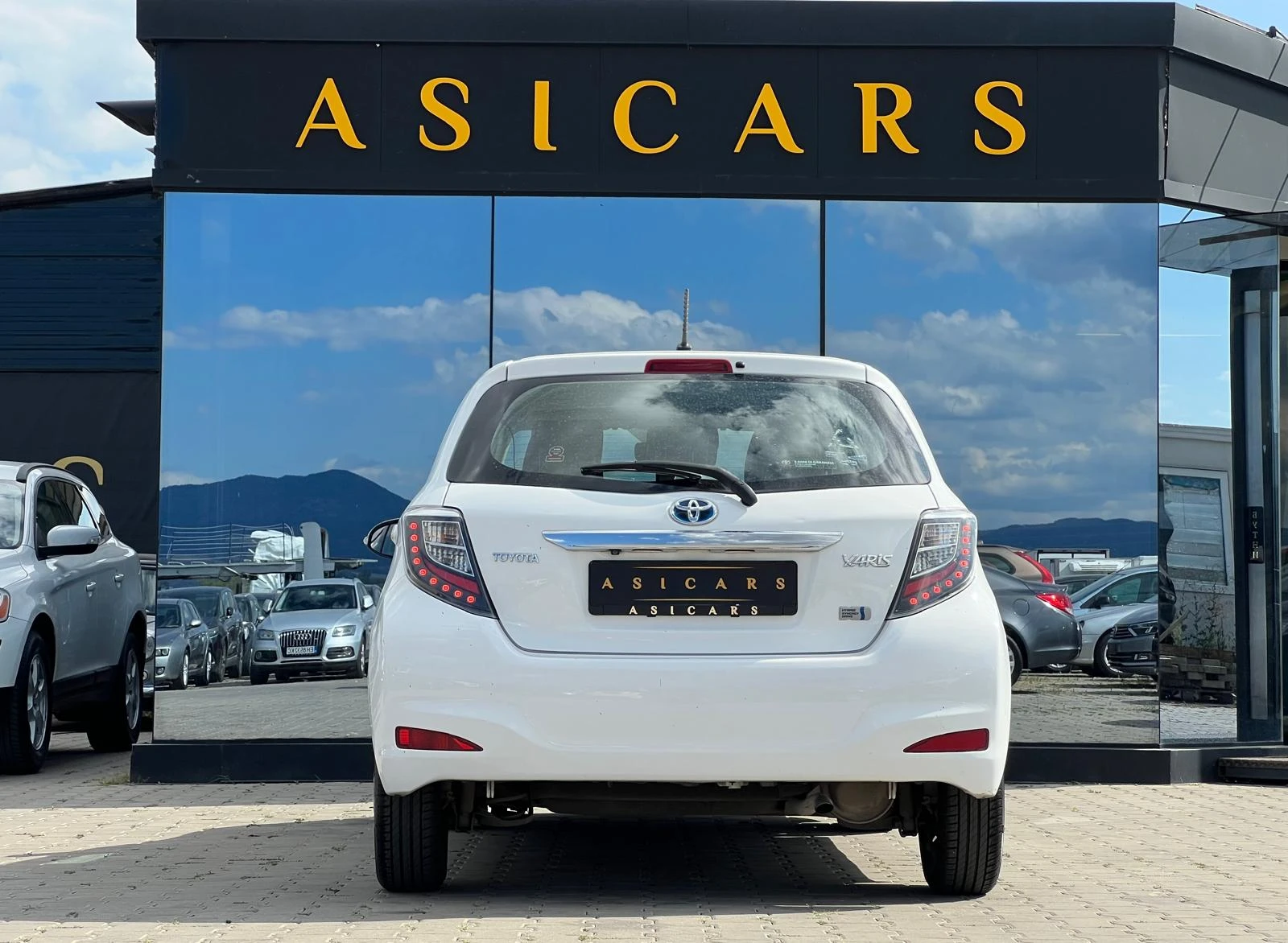 Toyota Yaris / 1.5 HYBRID / EURO 5 / TOP /  - изображение 4