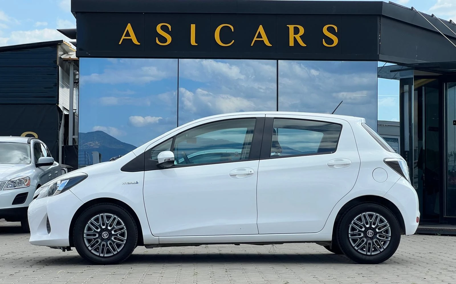 Toyota Yaris / 1.5 HYBRID / EURO 5 / TOP /  - изображение 2