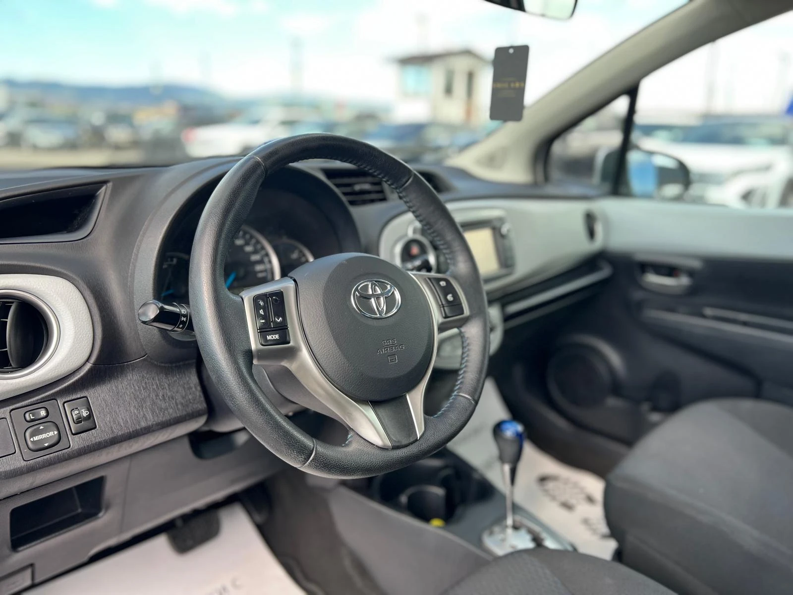 Toyota Yaris / 1.5 HYBRID / EURO 5 / TOP /  - изображение 9