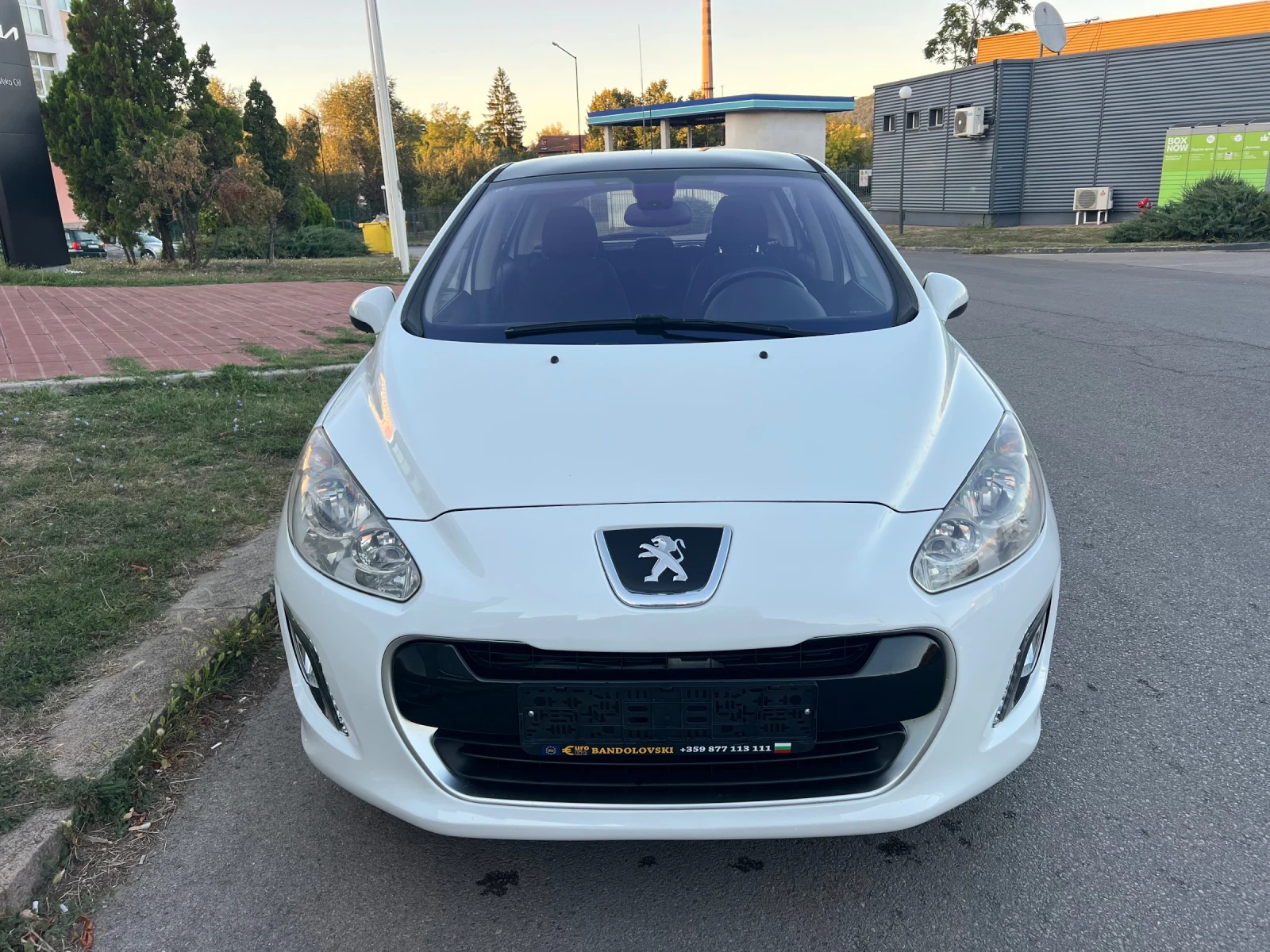 Peugeot 308 1.6Ehdi/NAVI/PANORAMA - изображение 2