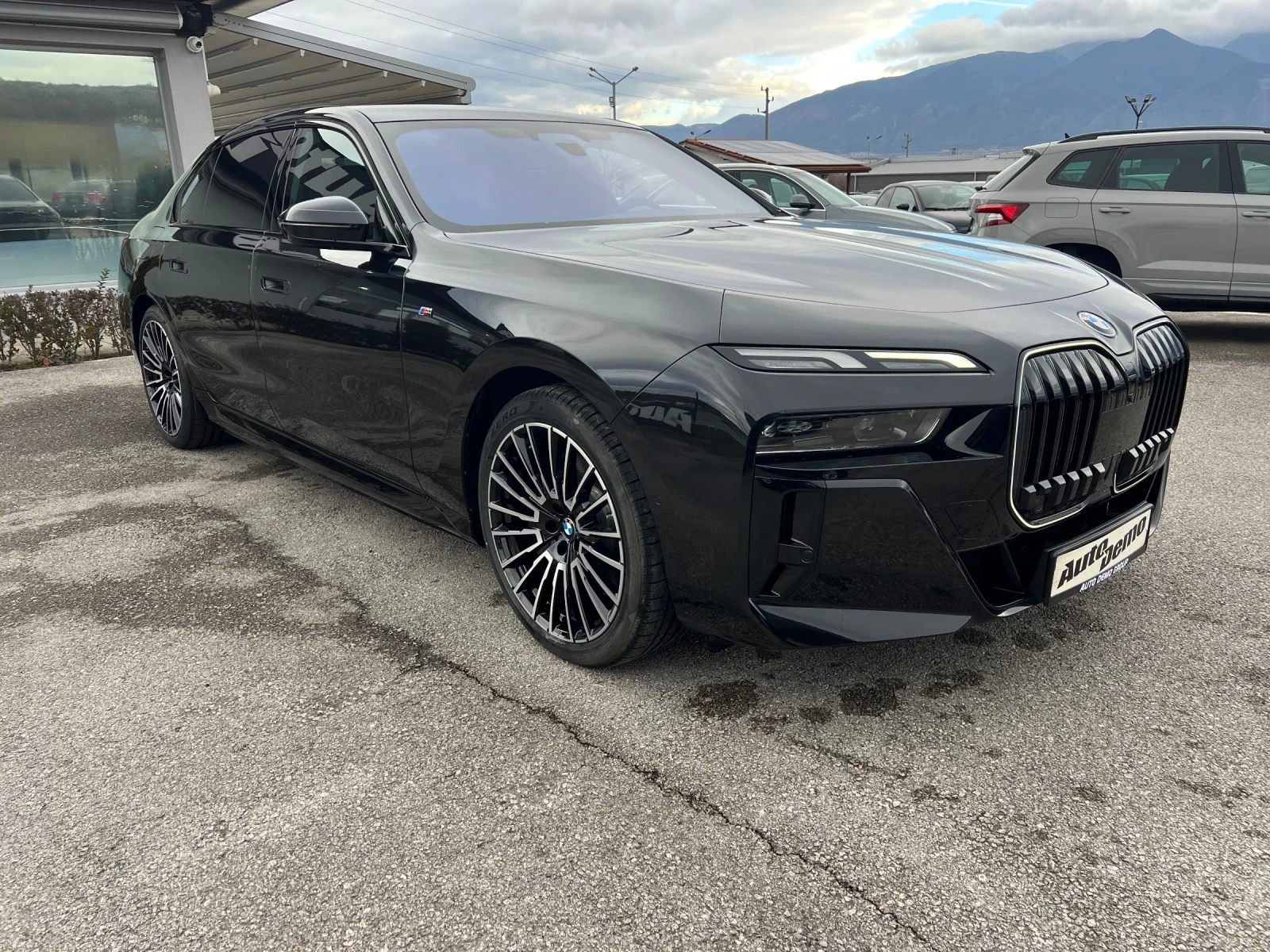 BMW i7 X-Drive 60 - изображение 3