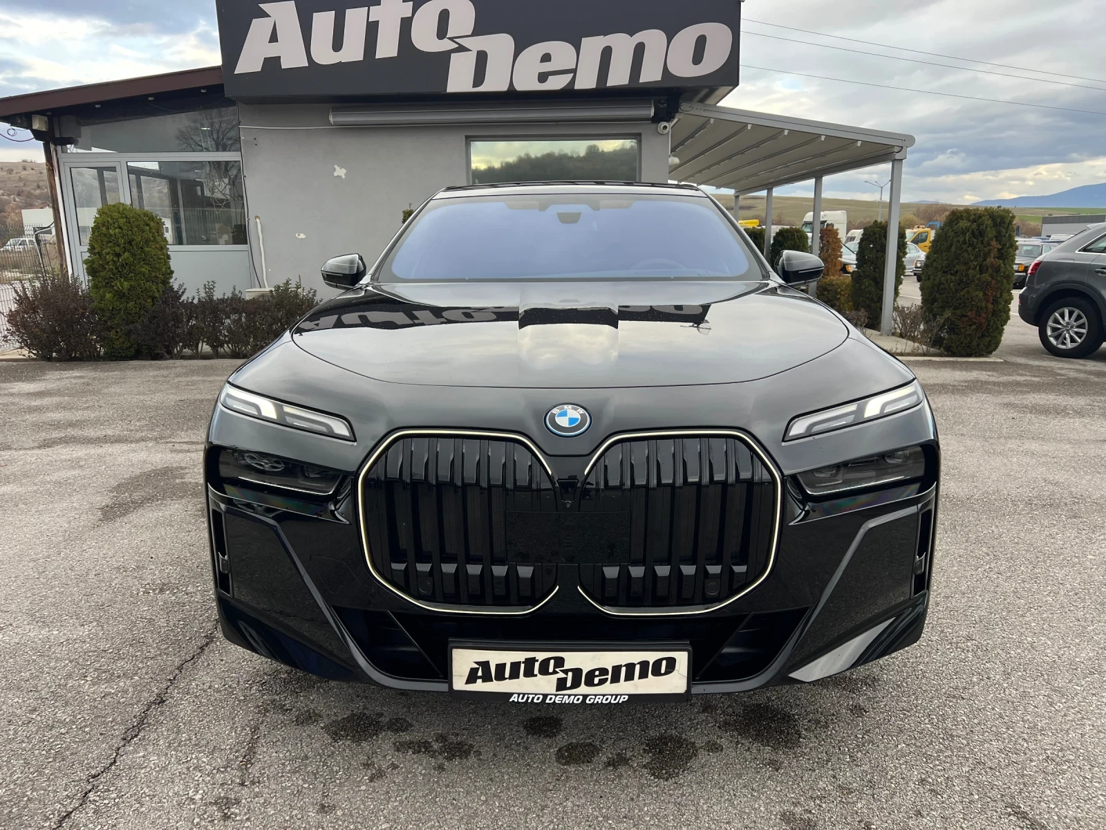 BMW i7 X-Drive 60 - изображение 2