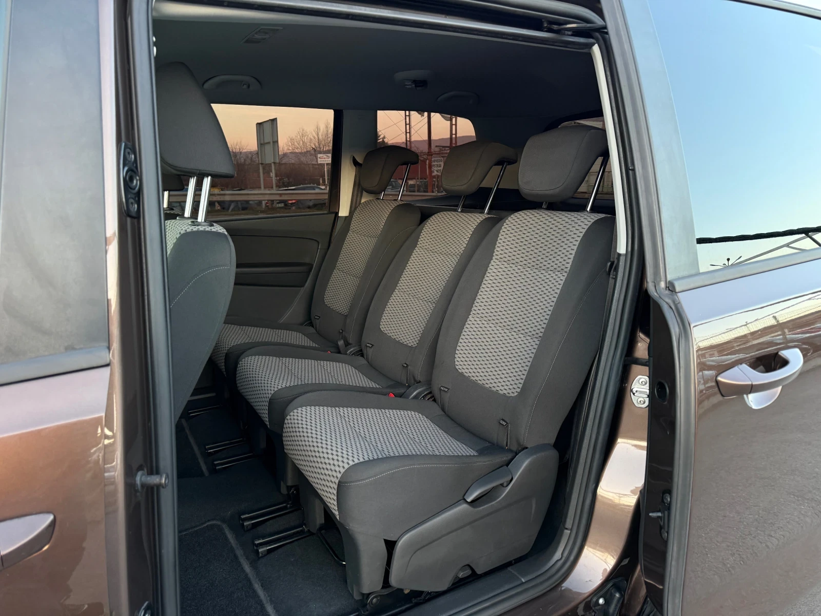 VW Sharan 2.0-TDI-4-MOTION-4x4-LED-XENON-BI XENON-ОБСЛУЖЕН, снимка 11 - Автомобили и джипове - 53837939