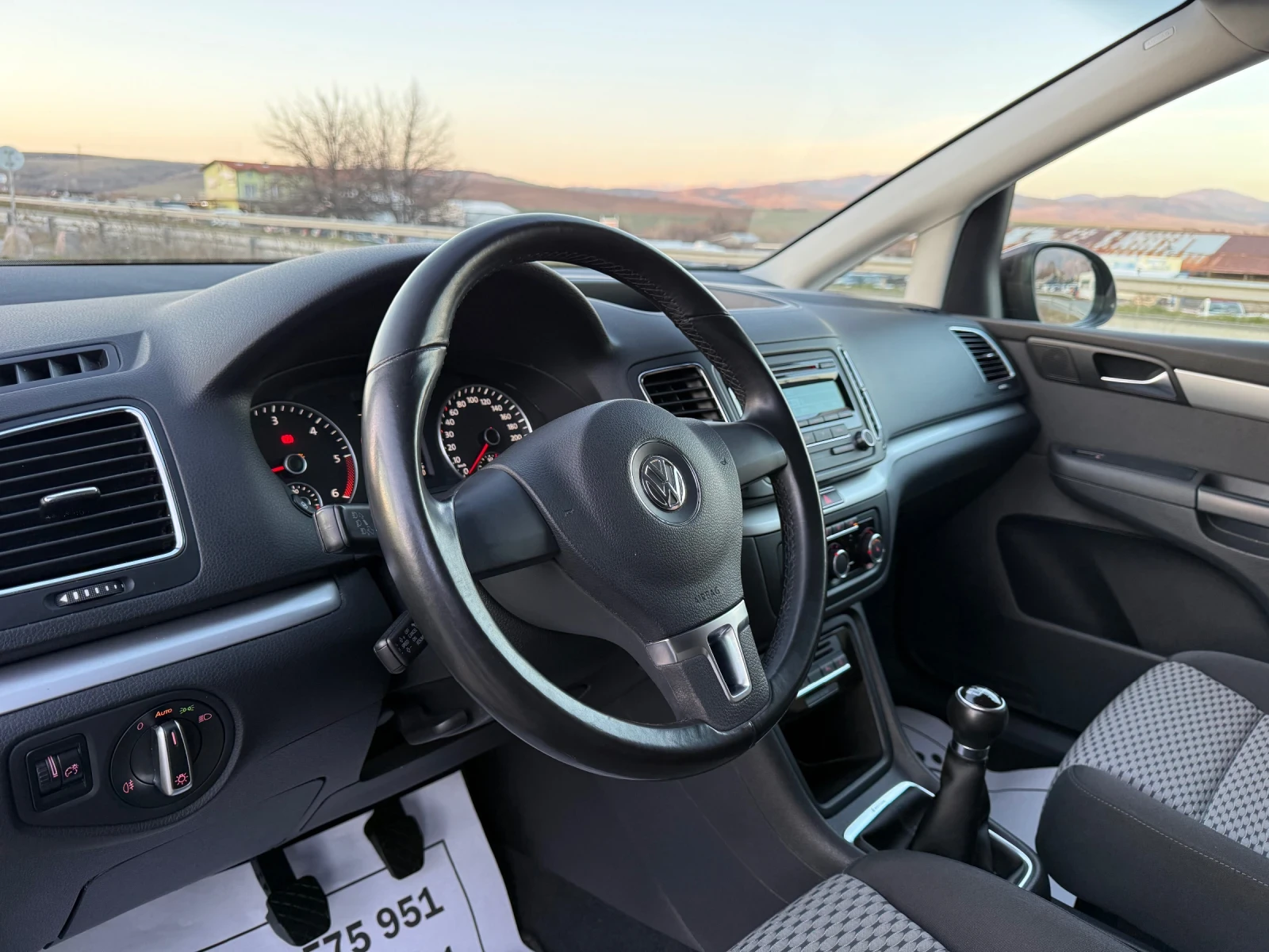 VW Sharan 2.0-TDI-4-MOTION-4x4-LED-XENON-BI XENON-ОБСЛУЖЕН, снимка 7 - Автомобили и джипове - 53837939