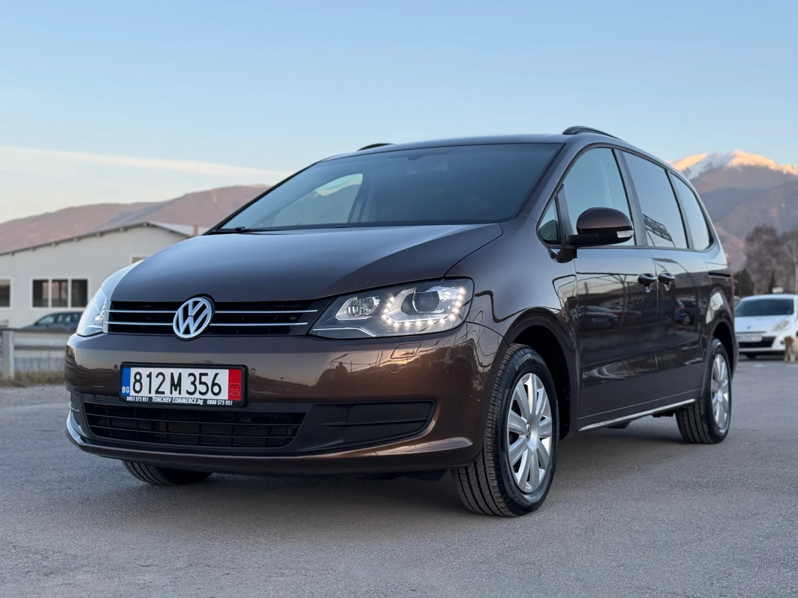 VW Sharan 2.0-TDI-4-MOTION-4x4-LED-XENON-BI XENON-ОБСЛУЖЕН, снимка 3 - Автомобили и джипове - 53837939