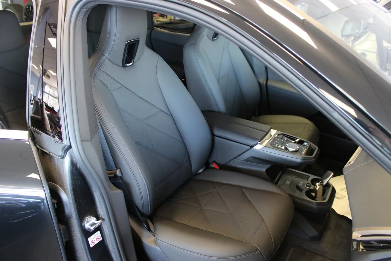 BMW iX xDRIVE-50/523HP/PANO/360/ACC/LED/KLESS/280z, снимка 11 - Автомобили и джипове - 54120644