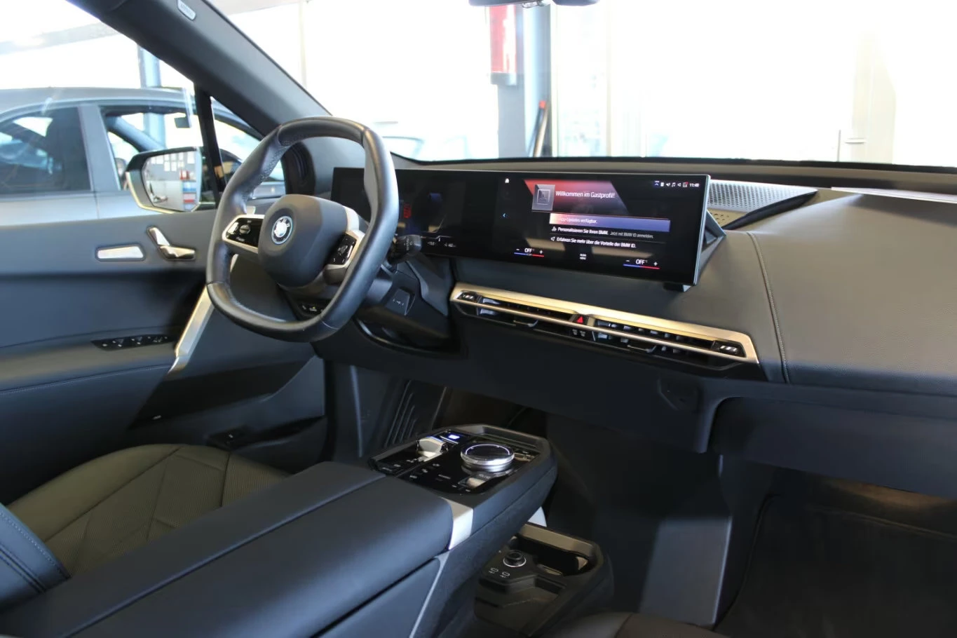 BMW iX xDRIVE-50/523HP/PANO/360/ACC/LED/KLESS/280z, снимка 10 - Автомобили и джипове - 54120644