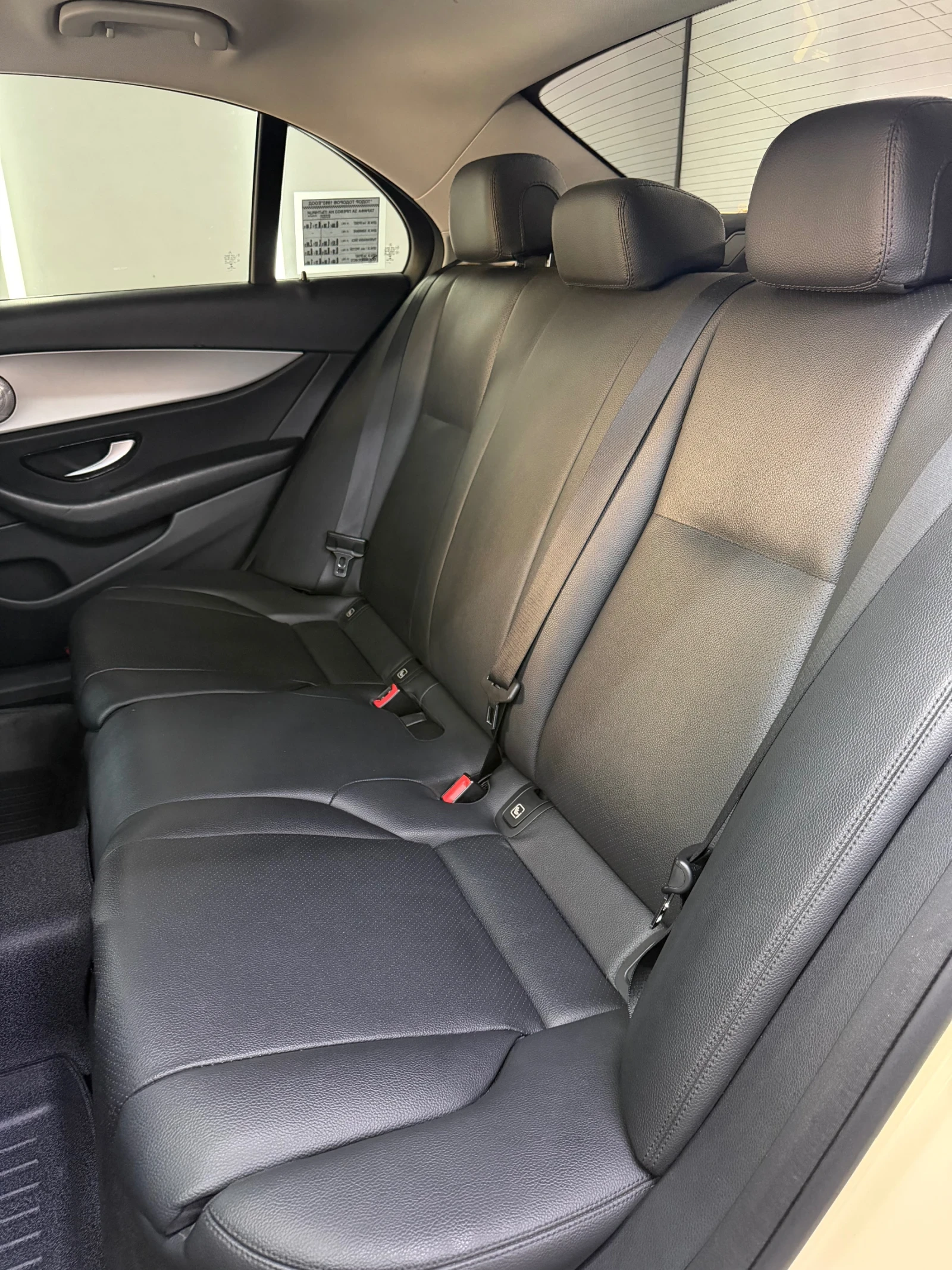 Mercedes-Benz E 200, снимка 12 - Автомобили и джипове - 54152074