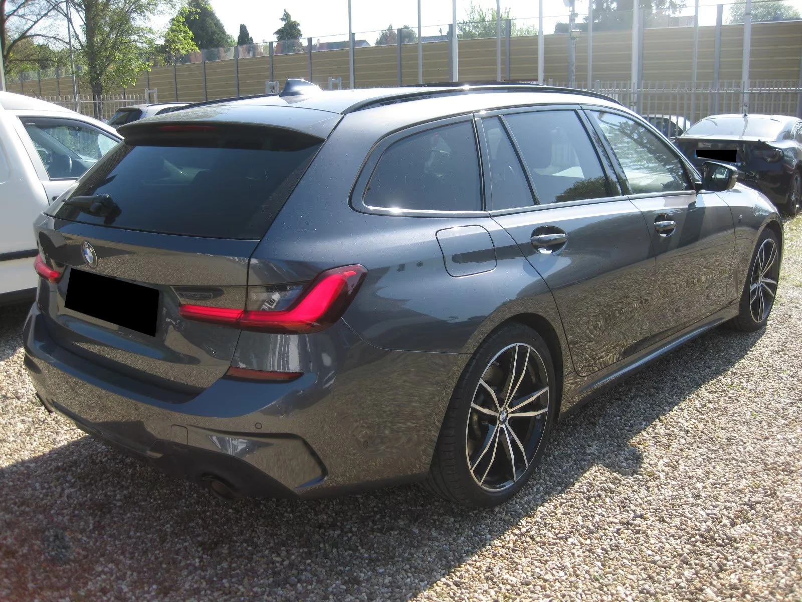 BMW 330 d/Xdrive/M-SPORT/H&K/286HP/PANO/FULL/TOP, снимка 3 - Автомобили и джипове - 54752692