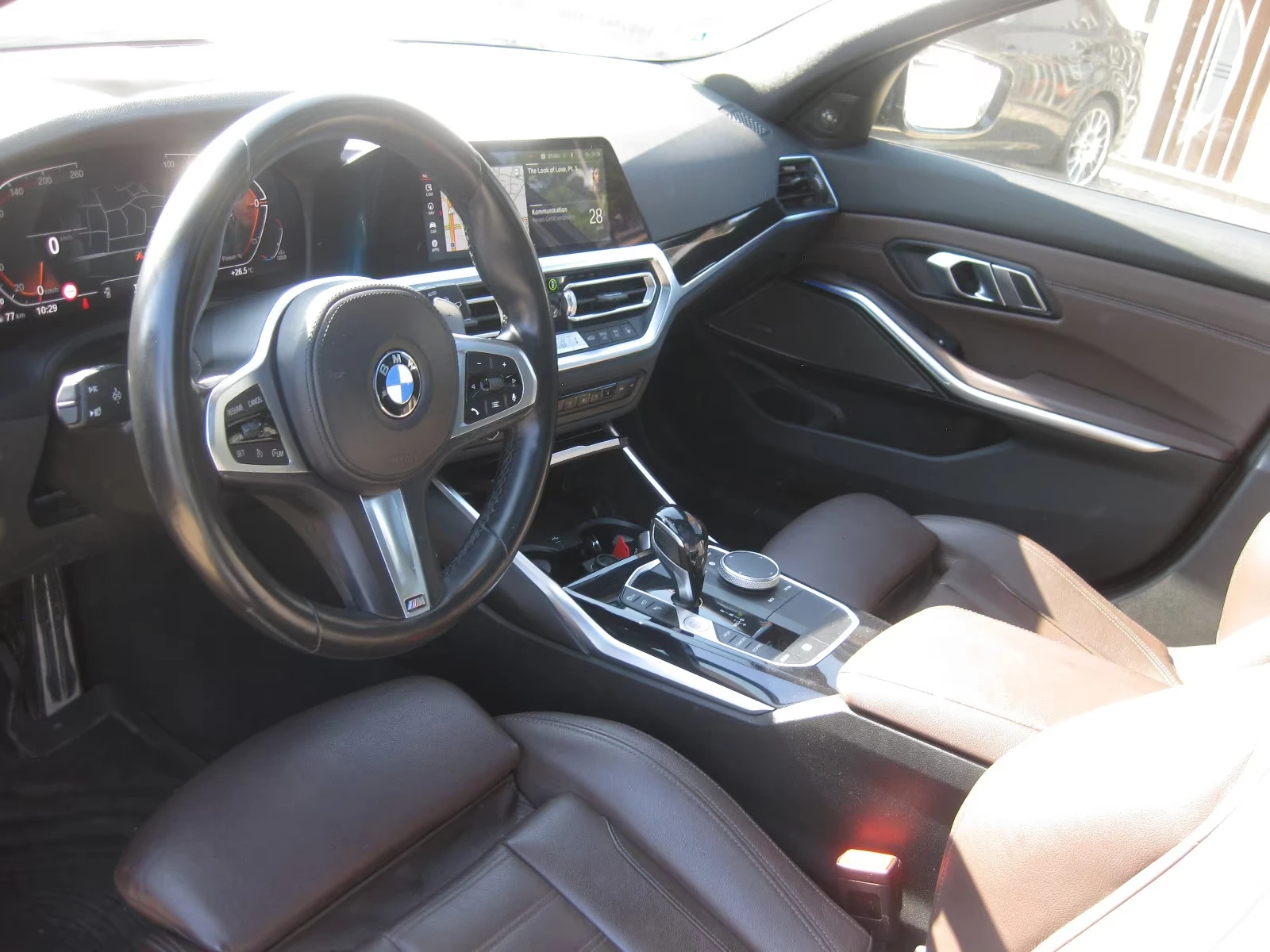 BMW 330 d/Xdrive/M-SPORT/H&K/286HP/PANO/FULL/TOP, снимка 6 - Автомобили и джипове - 54752692