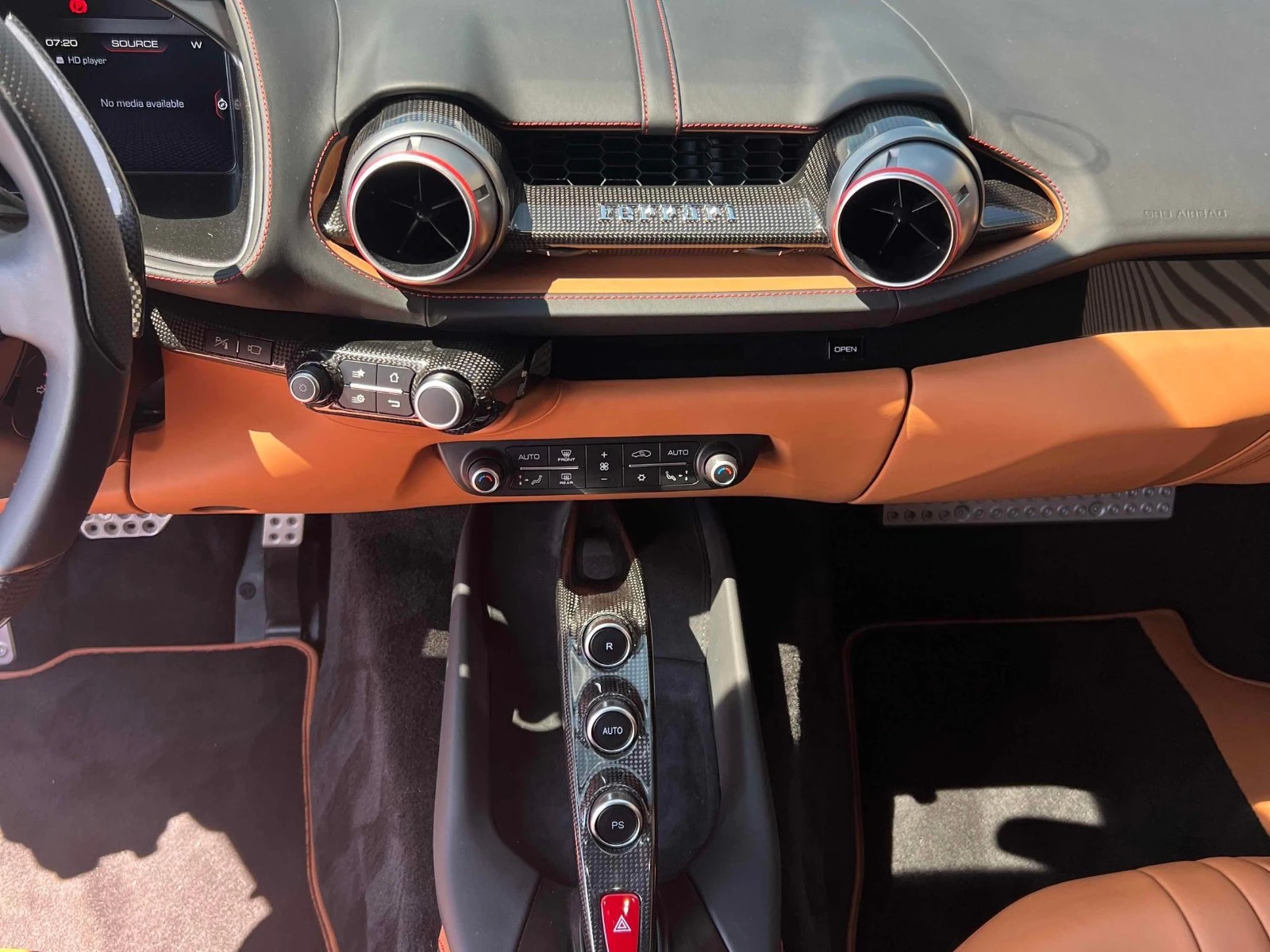 Ferrari 812 Superfast ЦЕНА ДО БЪЛГАРИЯ АВТОКРЕДИТ, снимка 13 - Автомобили и джипове - 55663473