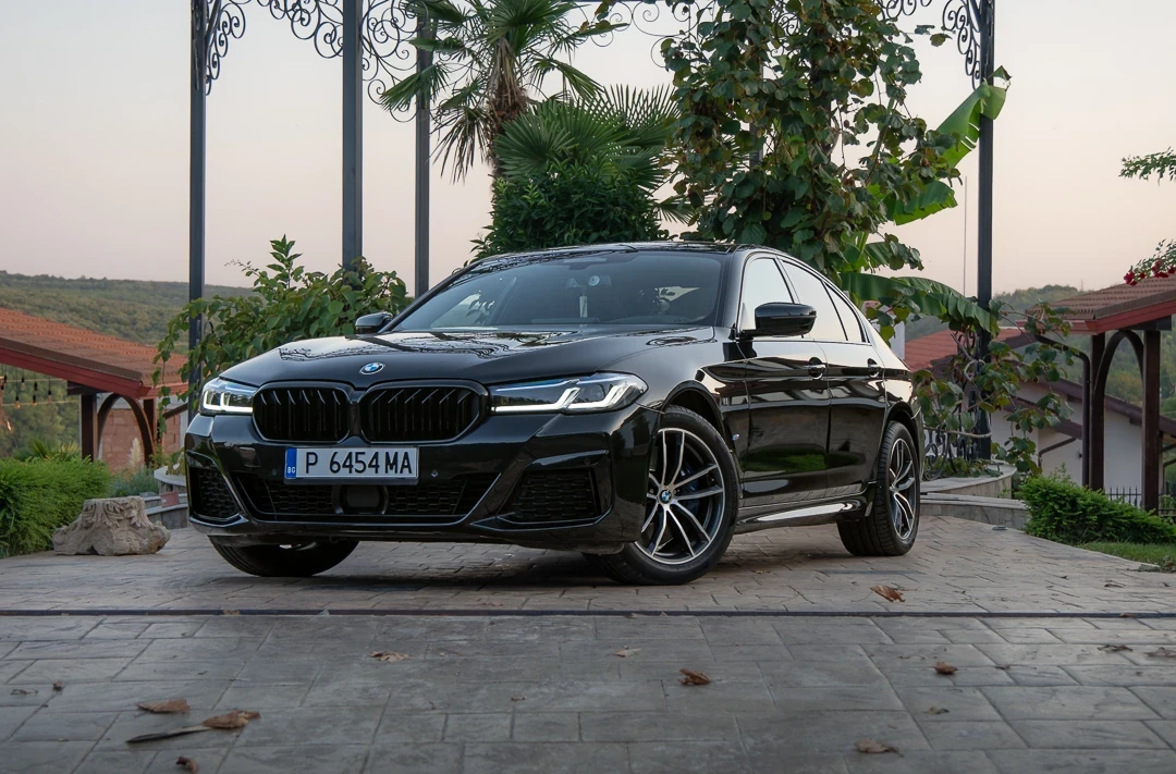 BMW 530 LASER XDRIVE MPACK, снимка 3 - Автомобили и джипове - 55979126