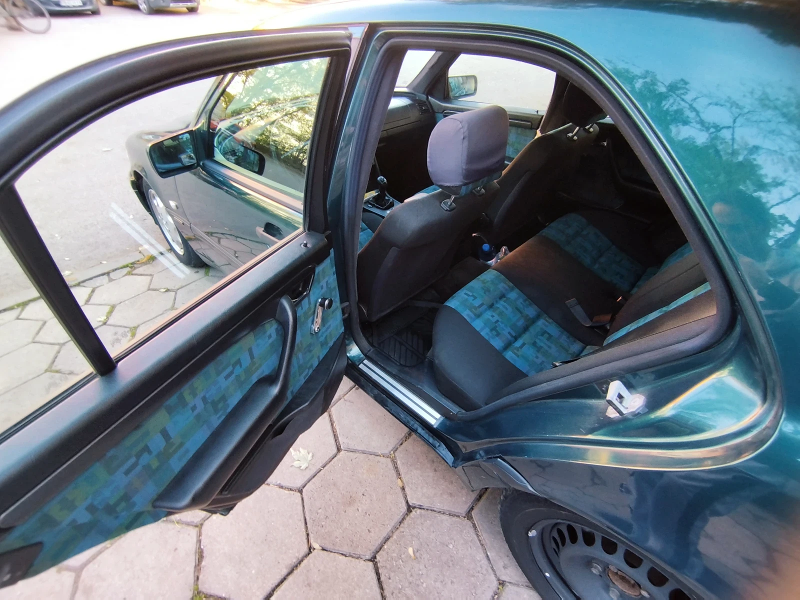 Mercedes-Benz C 180, снимка 11 - Автомобили и джипове - 56632760