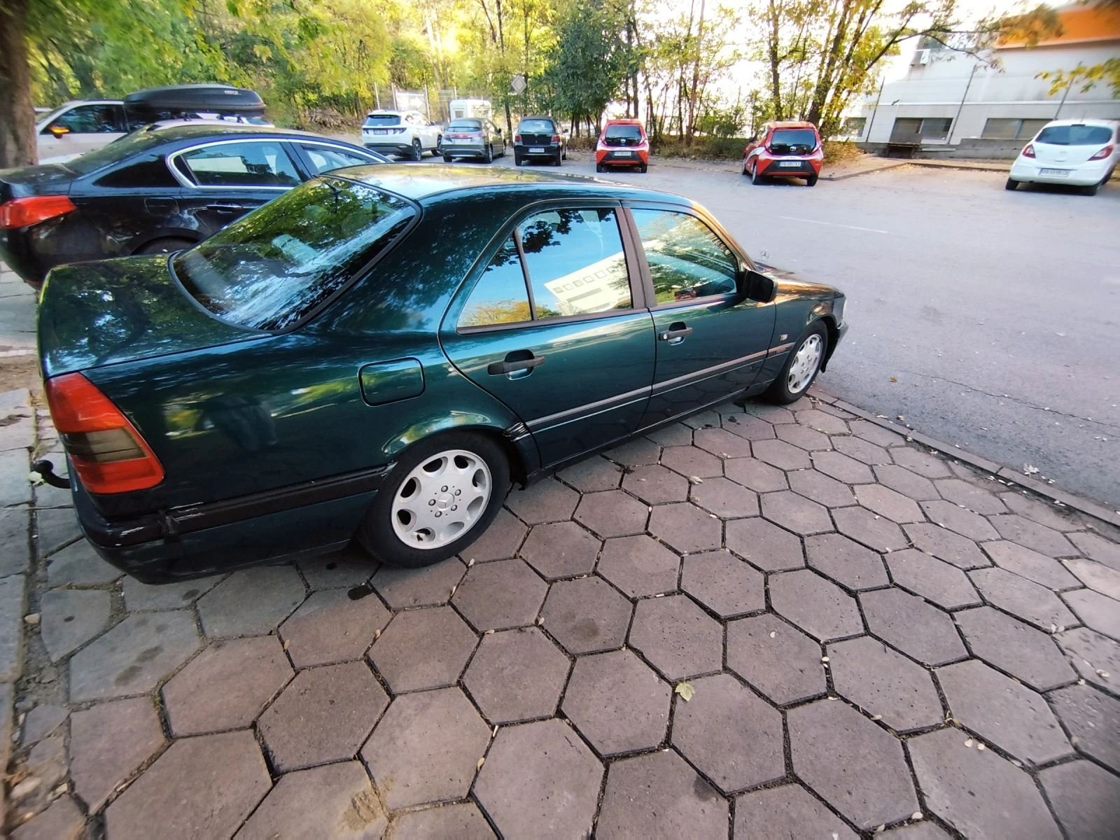 Mercedes-Benz C 180, снимка 4 - Автомобили и джипове - 56632760