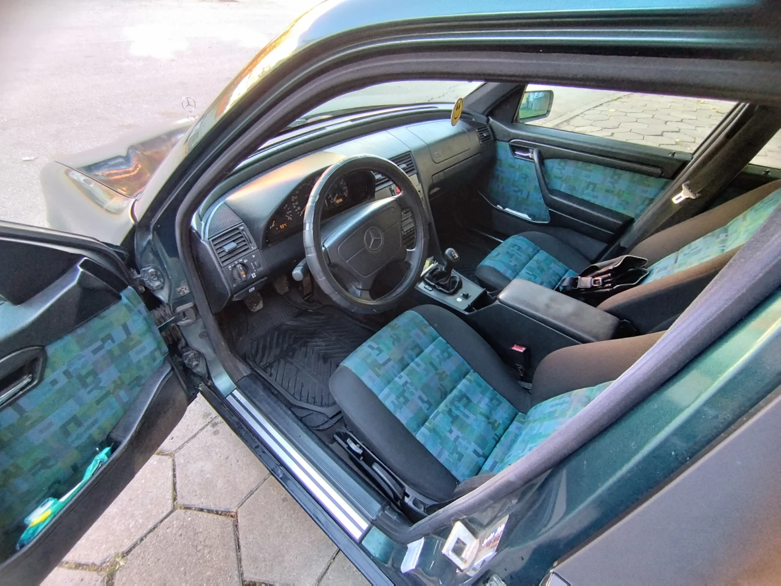 Mercedes-Benz C 180, снимка 9 - Автомобили и джипове - 56632760