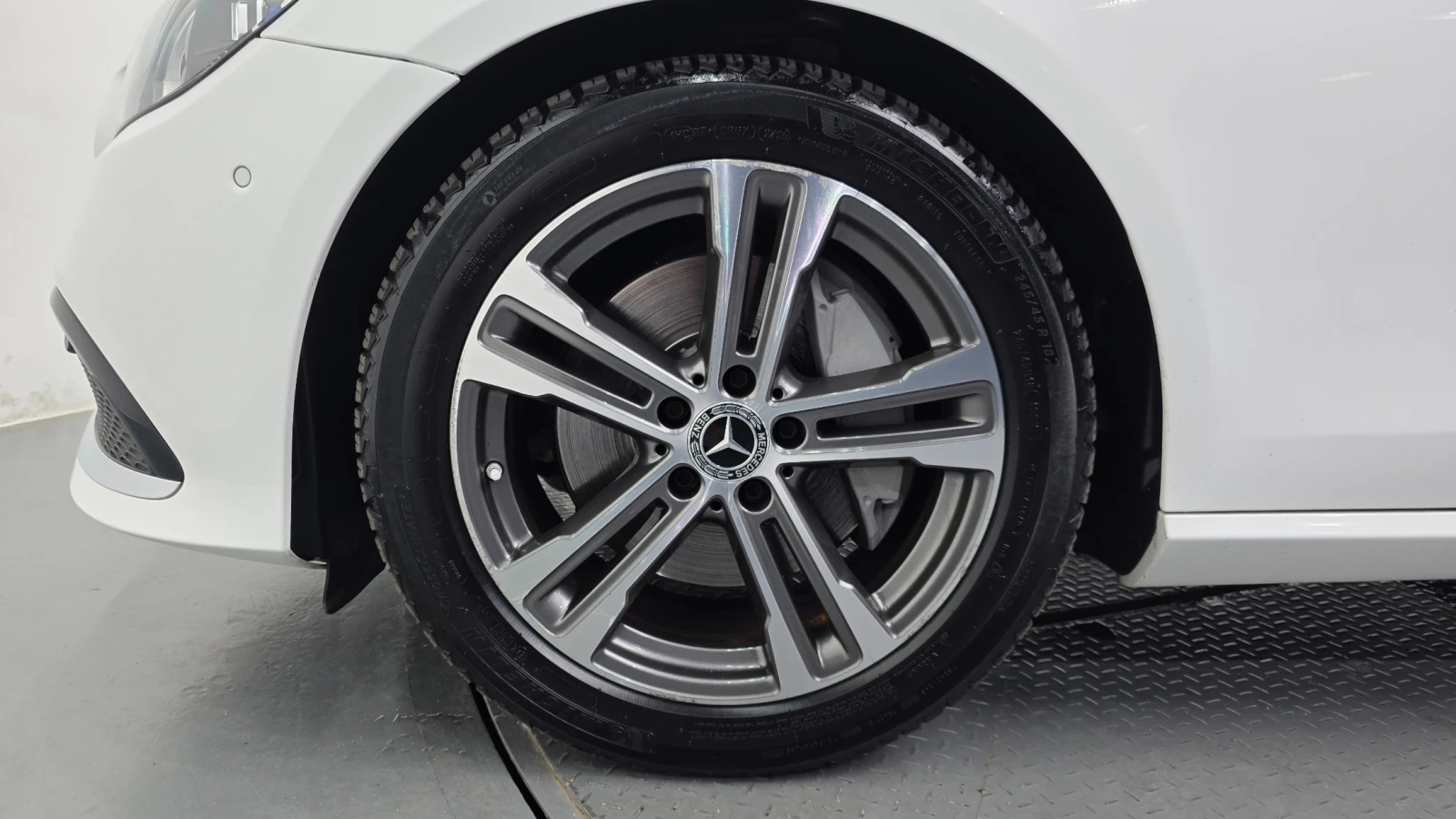 Mercedes-Benz E 350 4MATIC Avantgarde, снимка 5 - Автомобили и джипове - 56070599