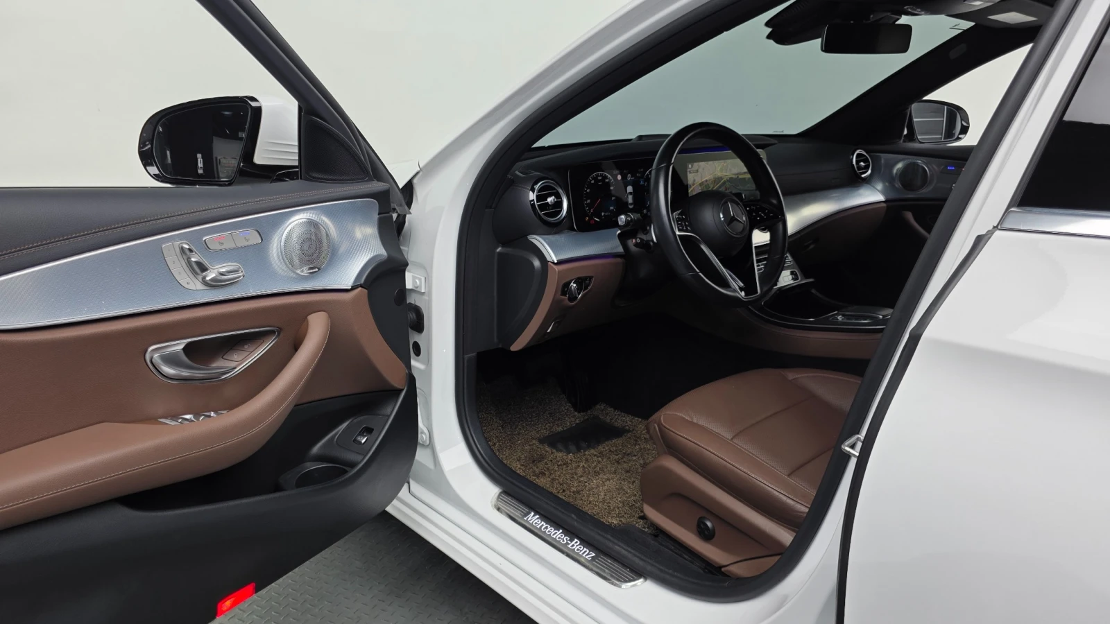 Mercedes-Benz E 350 4MATIC Avantgarde, снимка 9 - Автомобили и джипове - 56070599