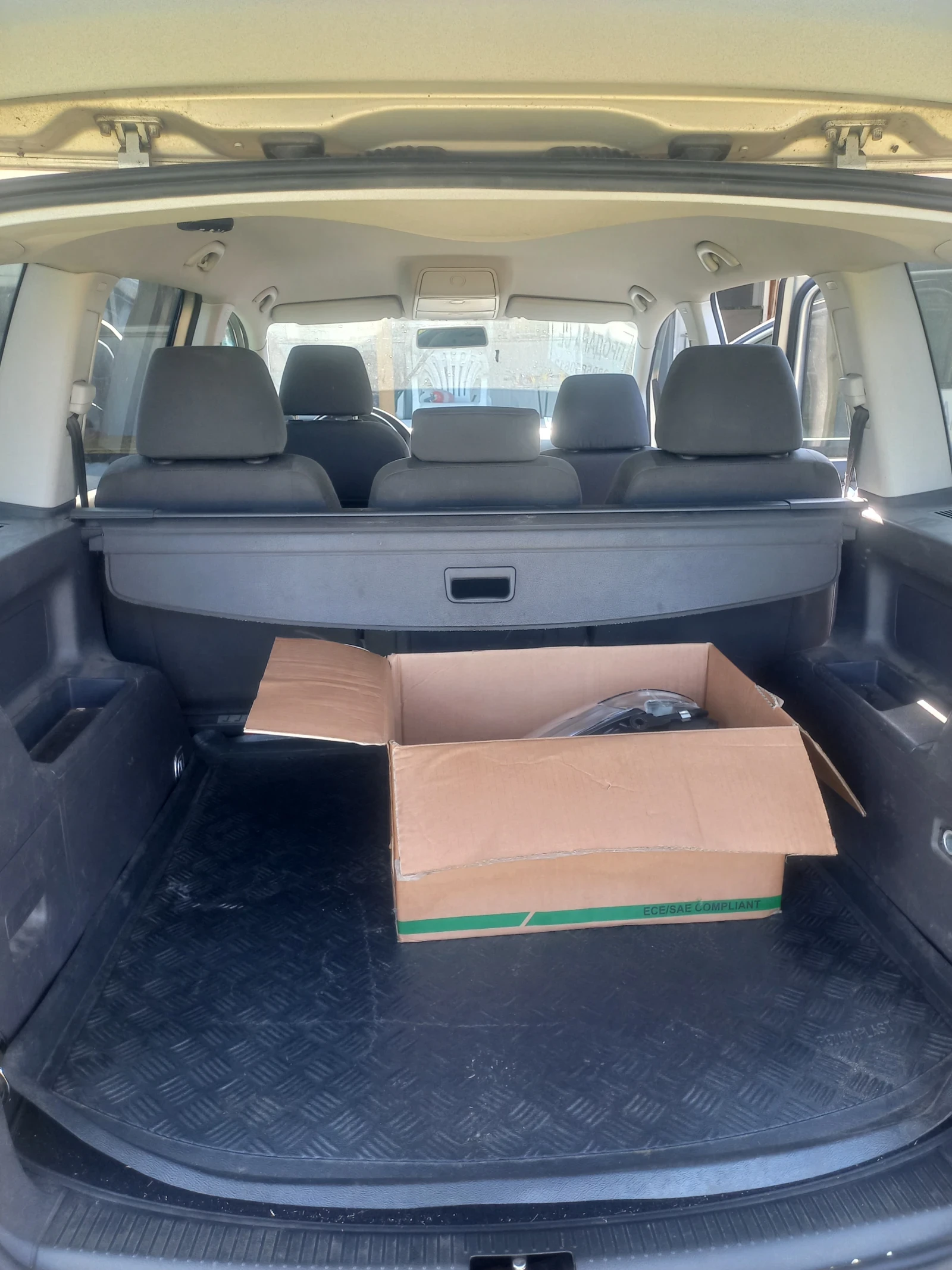 VW Touran, снимка 5 - Автомобили и джипове - 56745927
