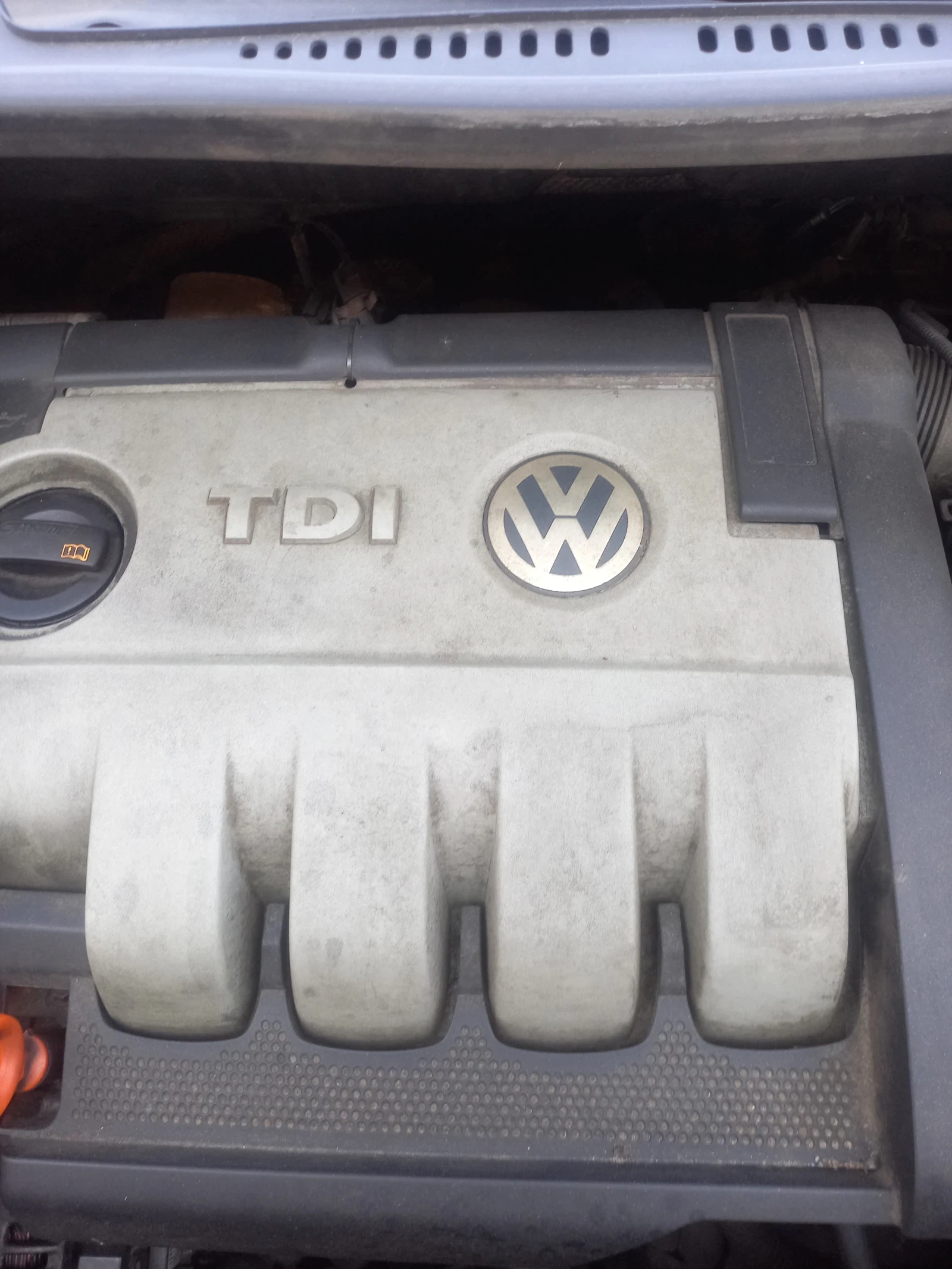 VW Touran, снимка 14 - Автомобили и джипове - 56745927
