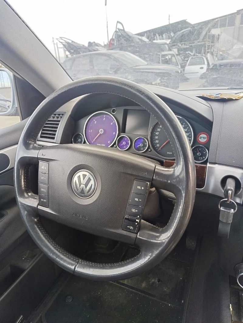 VW Touareg, снимка 4 - Автомобили и джипове - 47177061