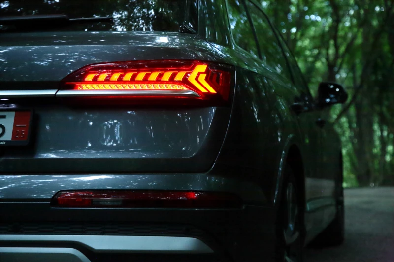 Audi SQ7 Prestige, снимка 7 - Автомобили и джипове - 51380567