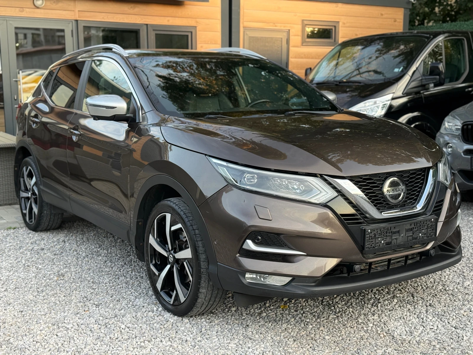 Nissan Qashqai 1.2i/Automatic/Tekna+ /Face/360 Камера/, снимка 3 - Автомобили и джипове - 53048062