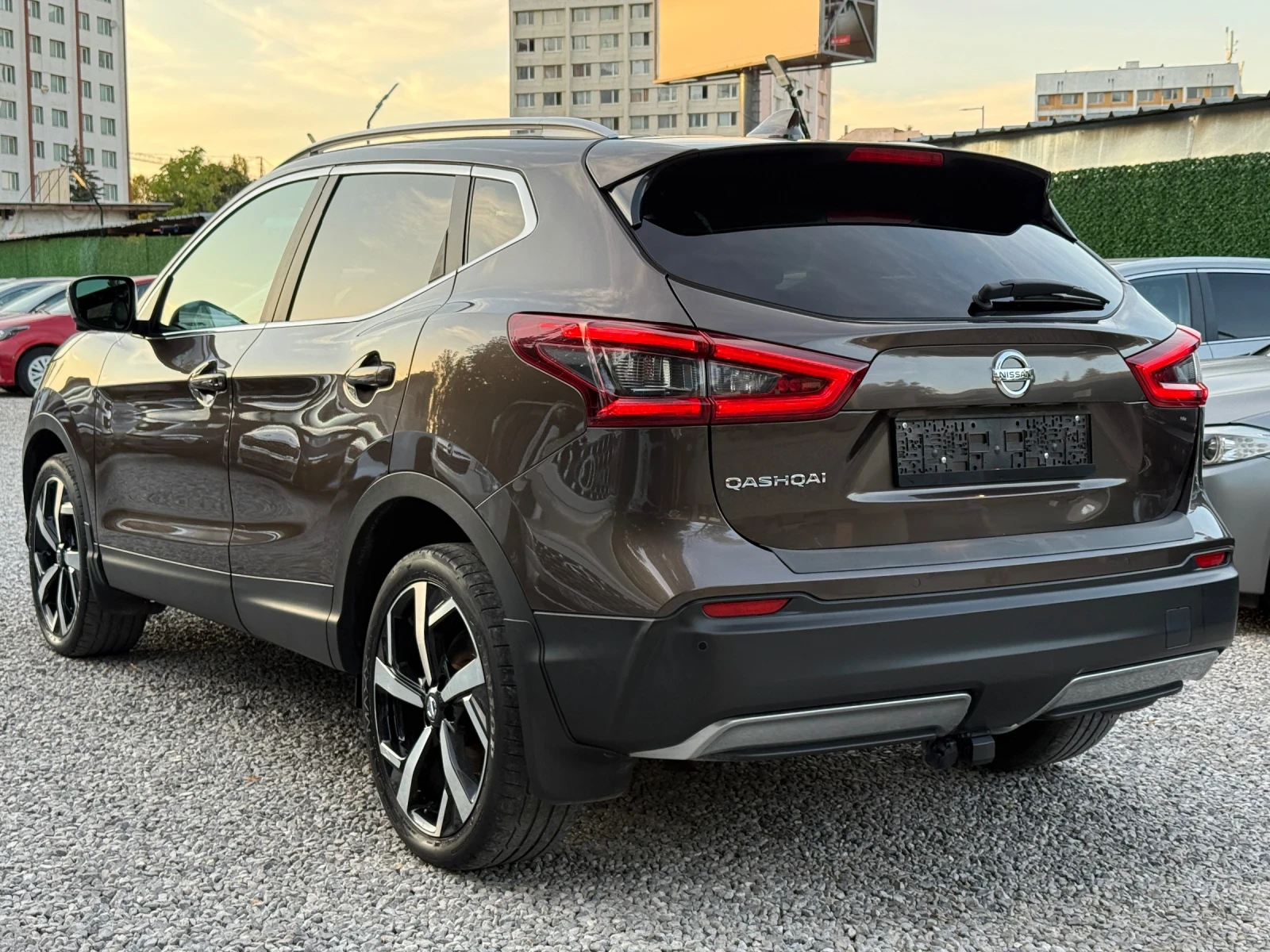 Nissan Qashqai 1.2i/Automatic/Tekna+ /Face/360 Камера/, снимка 5 - Автомобили и джипове - 53048062