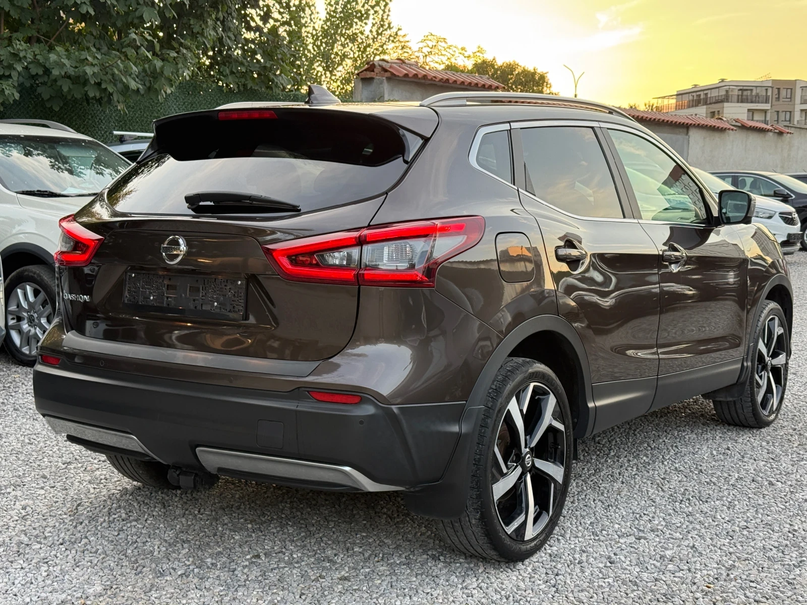 Nissan Qashqai 1.2i/Automatic/Tekna+ /Face/360 Камера/, снимка 7 - Автомобили и джипове - 53048062