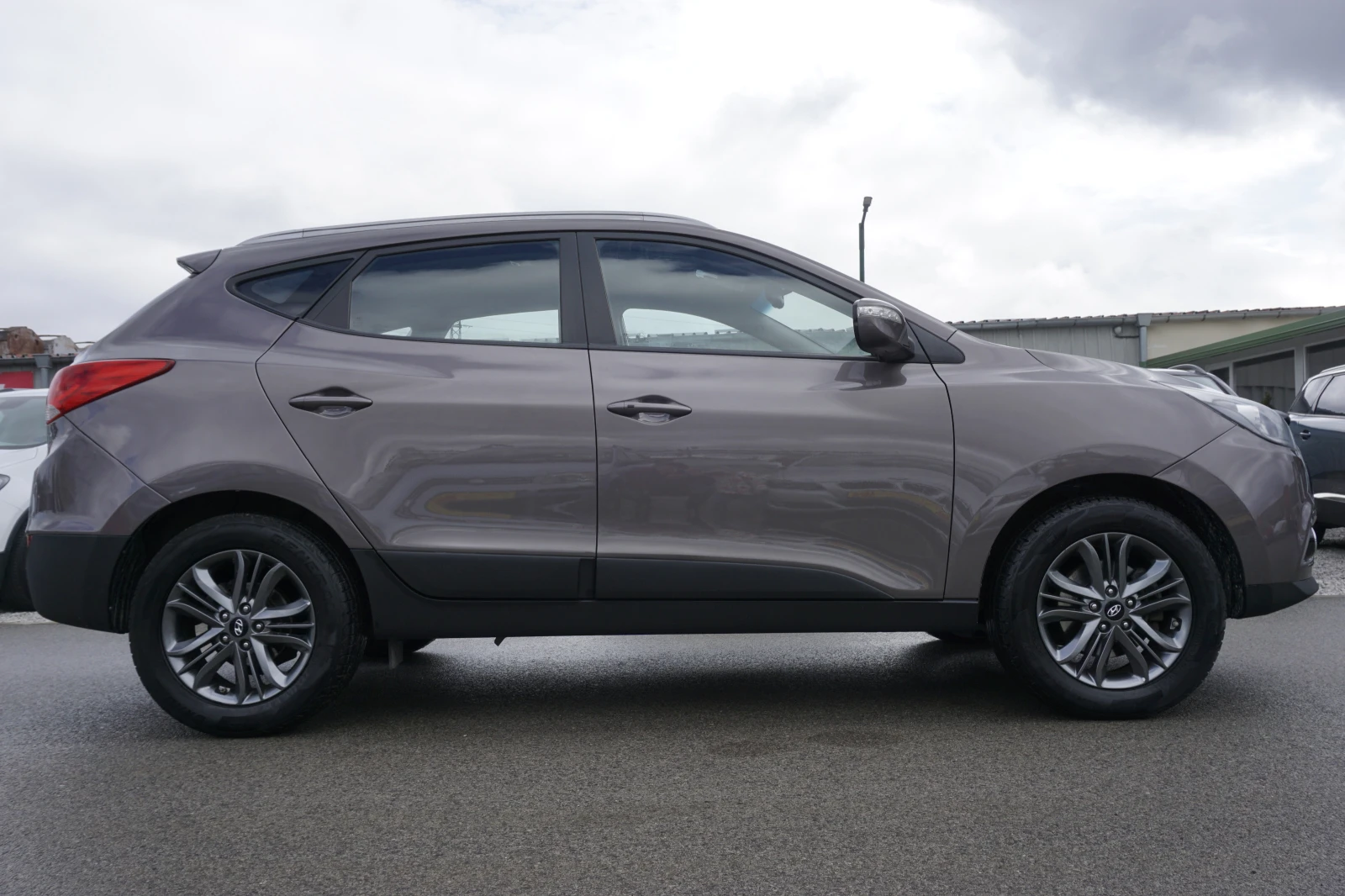 Hyundai IX35 1.7/Нави/Камера/Кожа/Обслужен/Сменени вериги, снимка 8 - Автомобили и джипове - 54003888