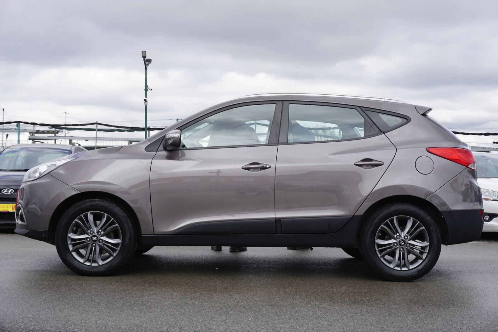 Hyundai IX35 1.7/Нави/Камера/Кожа/Обслужен/Сменени вериги, снимка 4 - Автомобили и джипове - 54003888