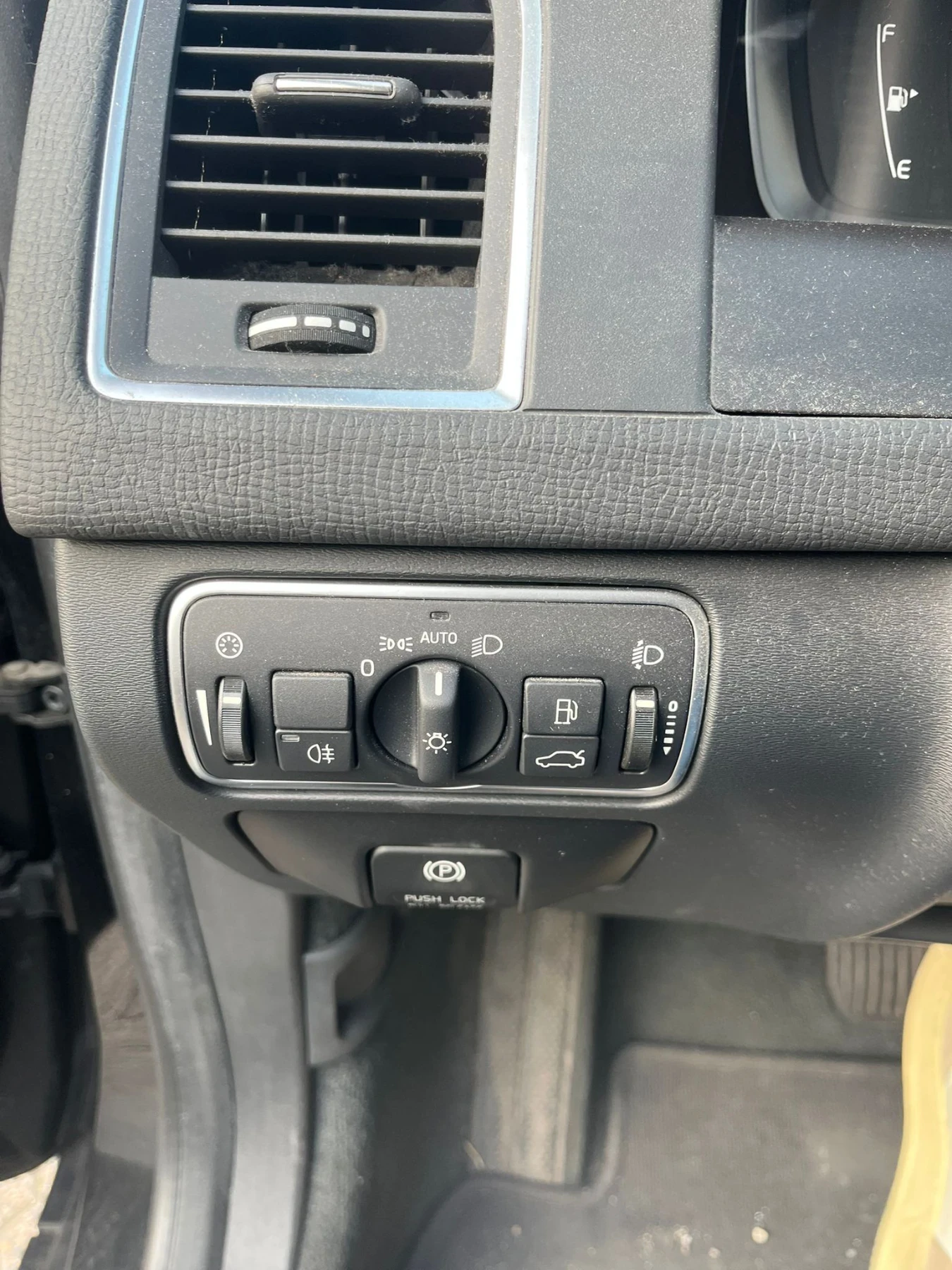 Volvo XC60 2.0-V5 * 176х.км. * ТОП * Италия , снимка 9 - Автомобили и джипове - 54009091