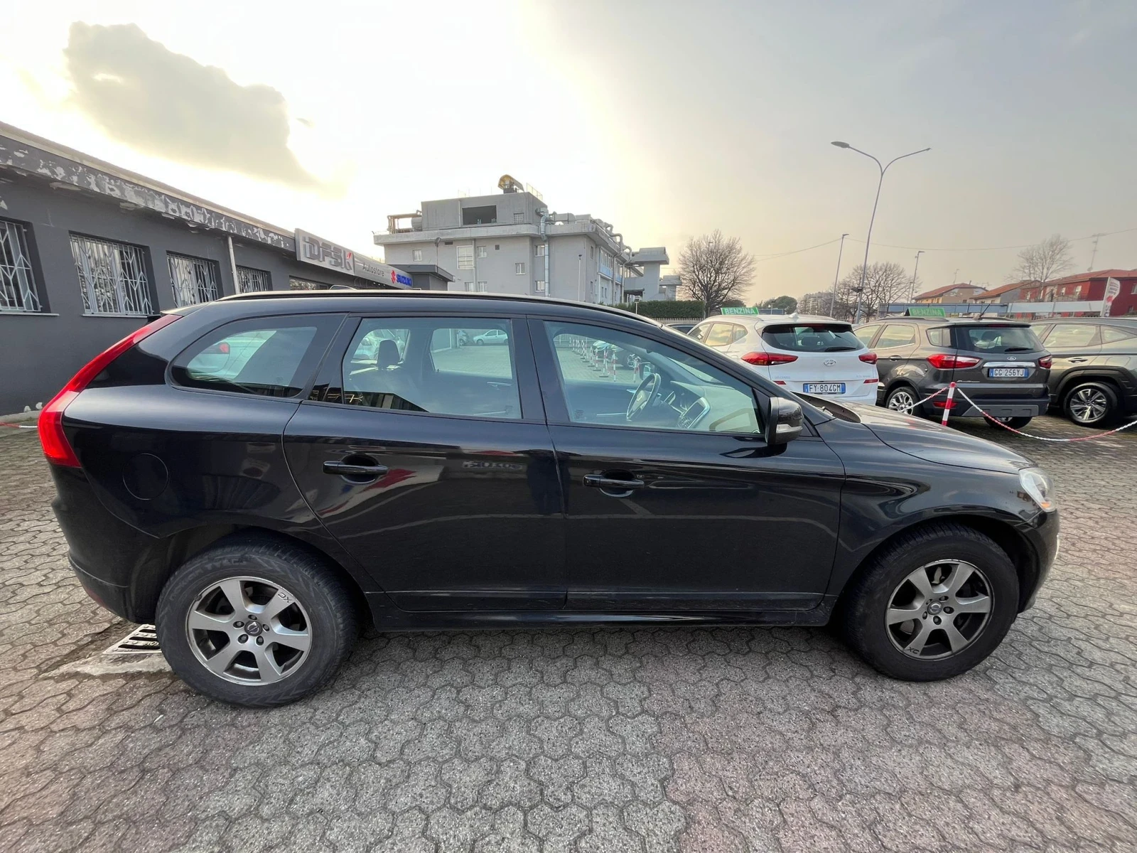 Volvo XC60 2.0-V5 * 176х.км. * ТОП * Италия , снимка 5 - Автомобили и джипове - 54009091