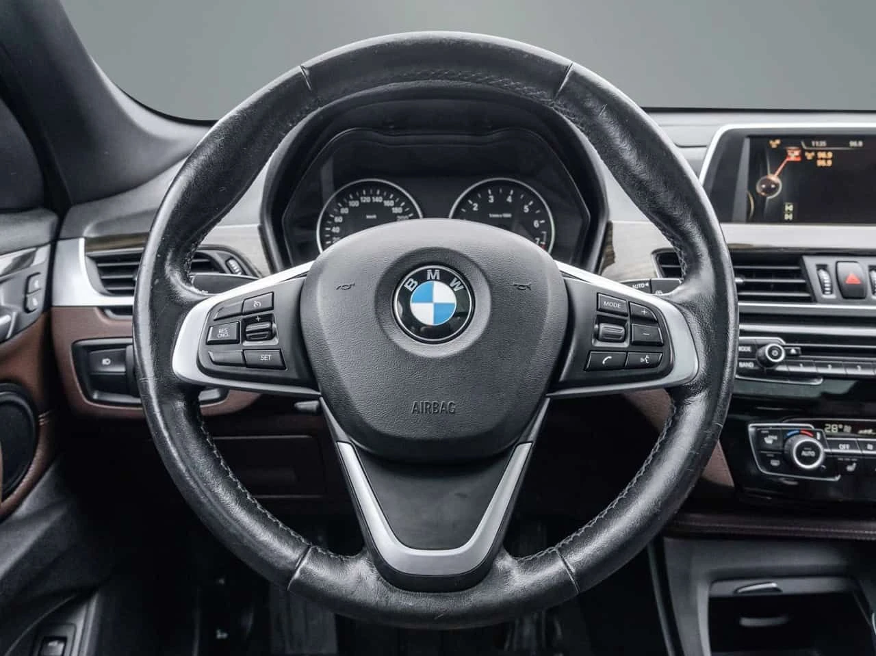 BMW X1 xDrive28i| Panorama| Задна камера| Навигация| Паме, снимка 9 - Автомобили и джипове - 54456437
