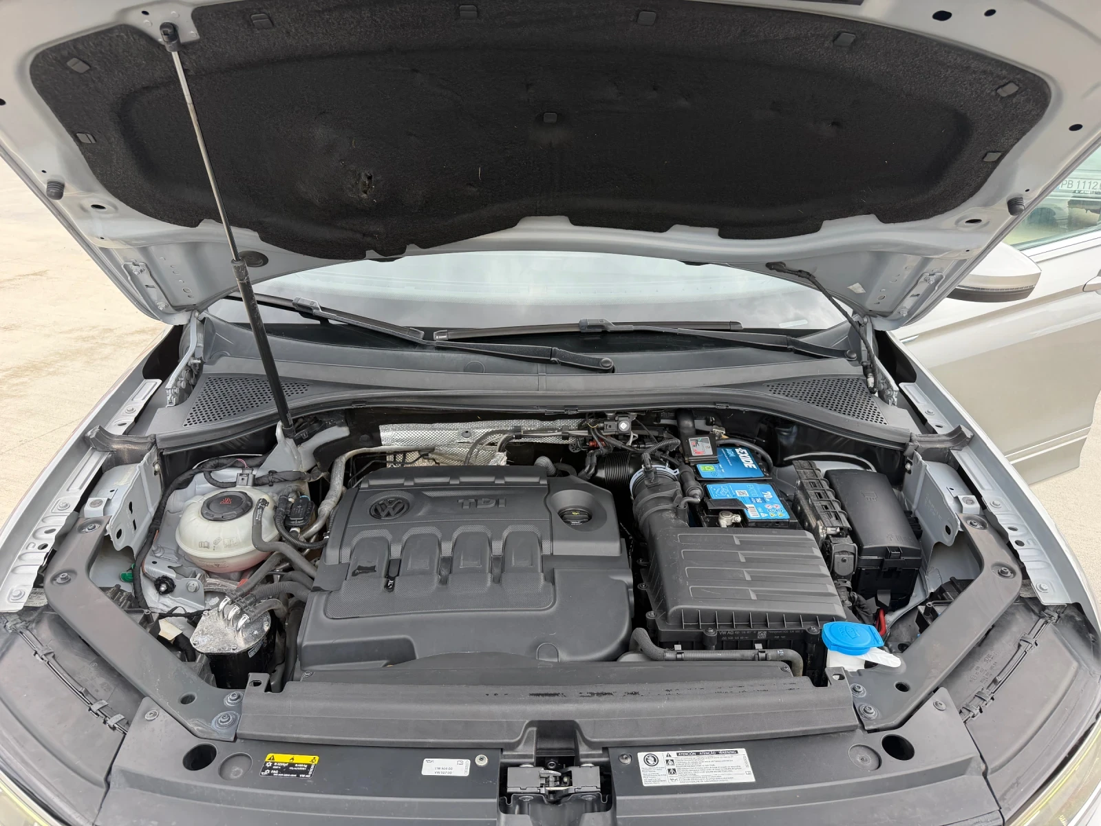 VW Tiguan * 4-MOTION* PANO* R-LINE* , снимка 14 - Автомобили и джипове - 54650640