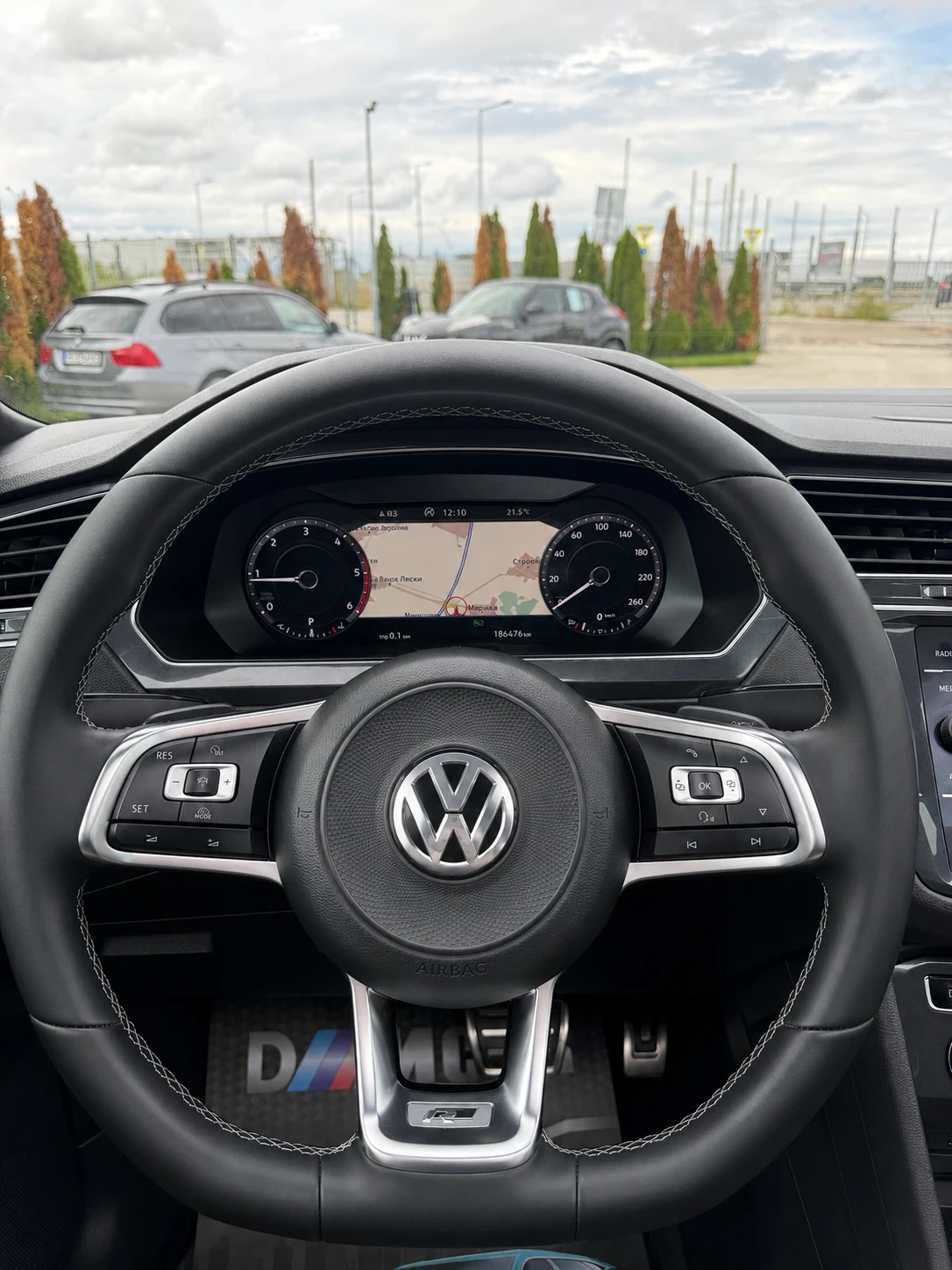 VW Tiguan * 4-MOTION* PANO* R-LINE* , снимка 15 - Автомобили и джипове - 54650640
