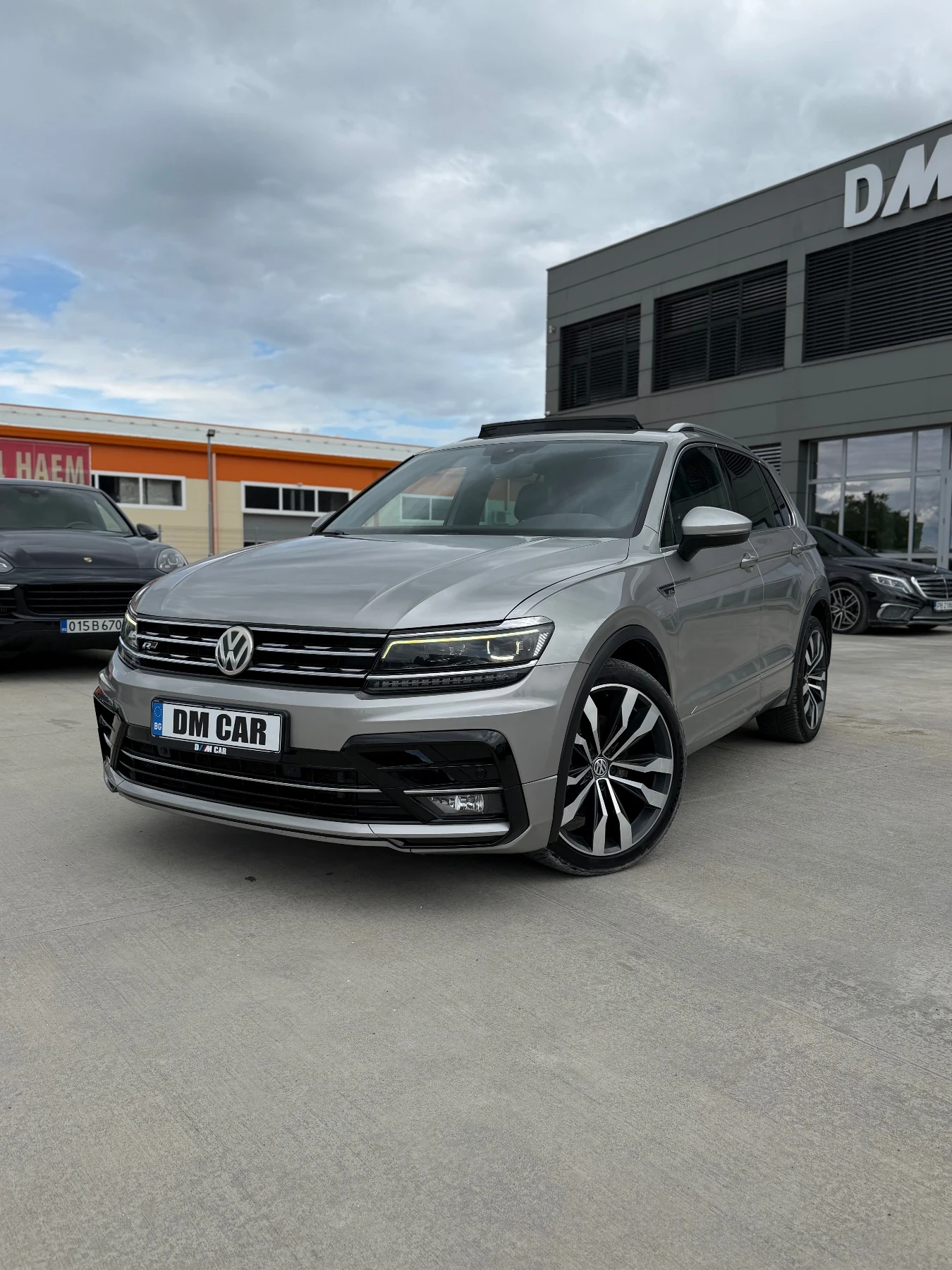 VW Tiguan * 4-MOTION* PANO* R-LINE* 