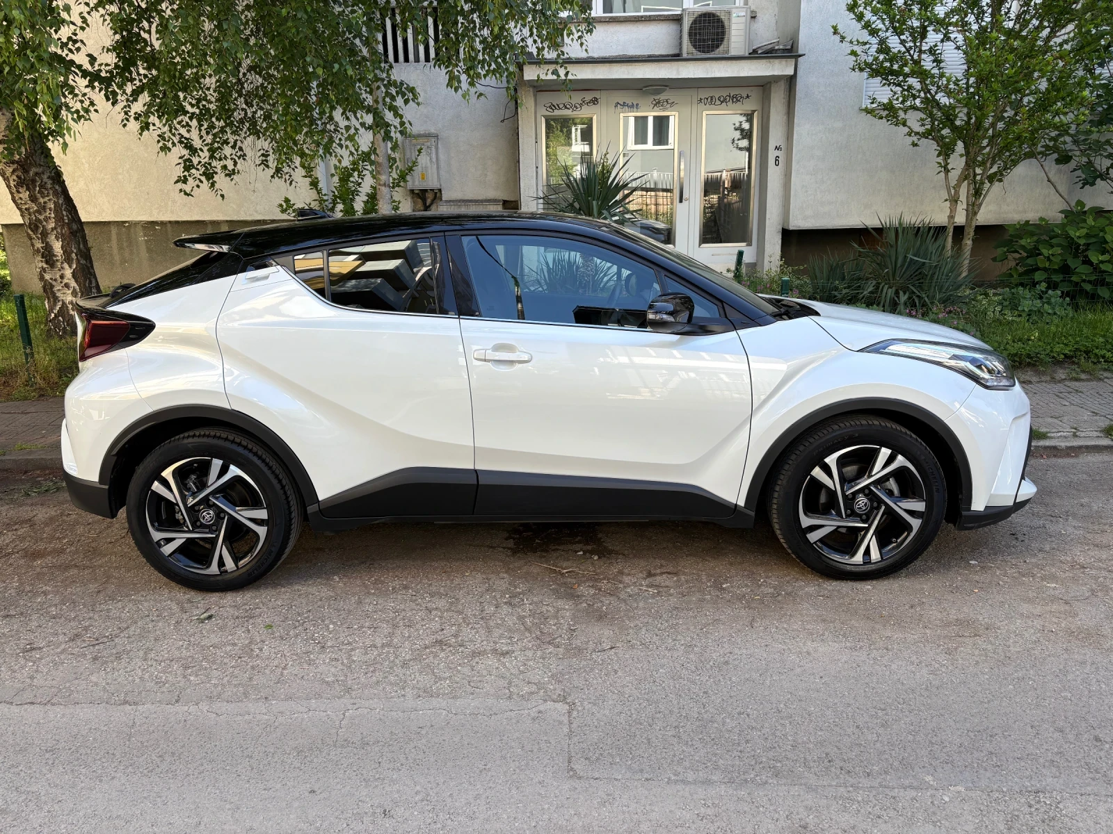 Toyota C-HR Club Bi-Tone , снимка 11 - Автомобили и джипове - 54703289