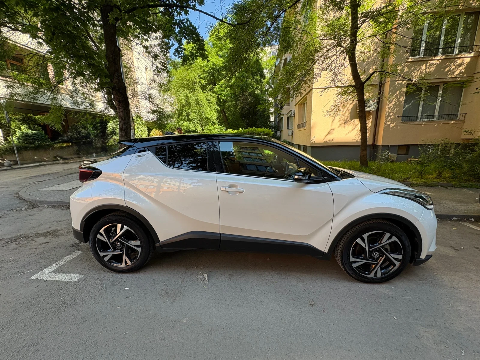 Toyota C-HR Club Bi-Tone , снимка 2 - Автомобили и джипове - 54703289